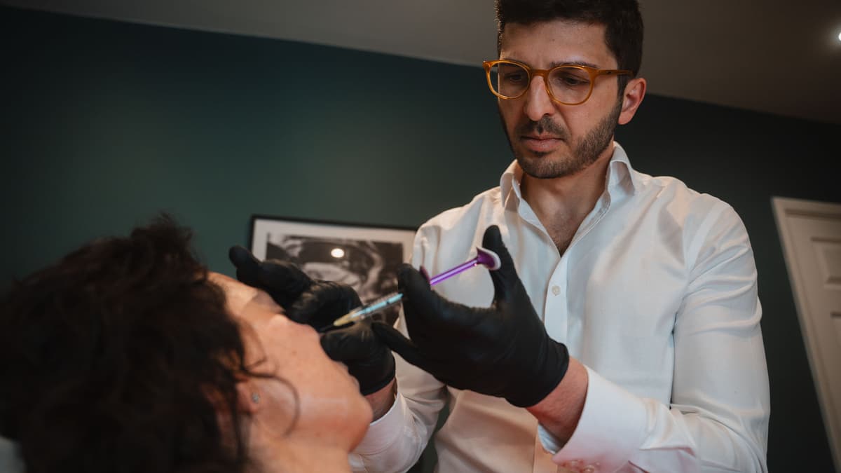 cheek-filler-injecting